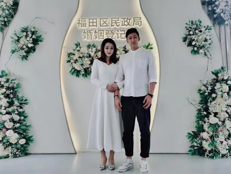 当婚礼遇上疫情 这对地铁恋人选择将幸福延后