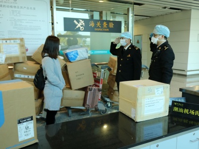 致敬捐赠者！潮汕机场海关快速验放旅检渠道入境的4.8万个口罩
