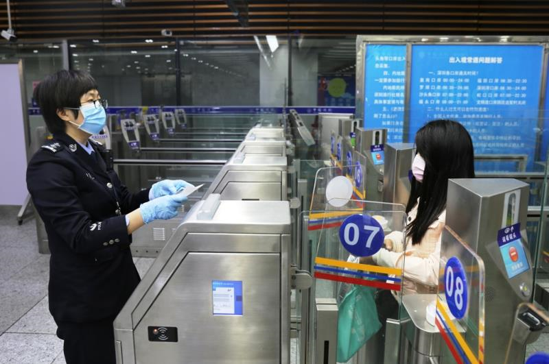 皇岗边检站党员突击队：国门抗疫一线“巾帼红”