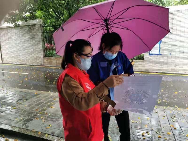 战斗力“满格”！做宣传、进小区……她始终站在抗疫一线