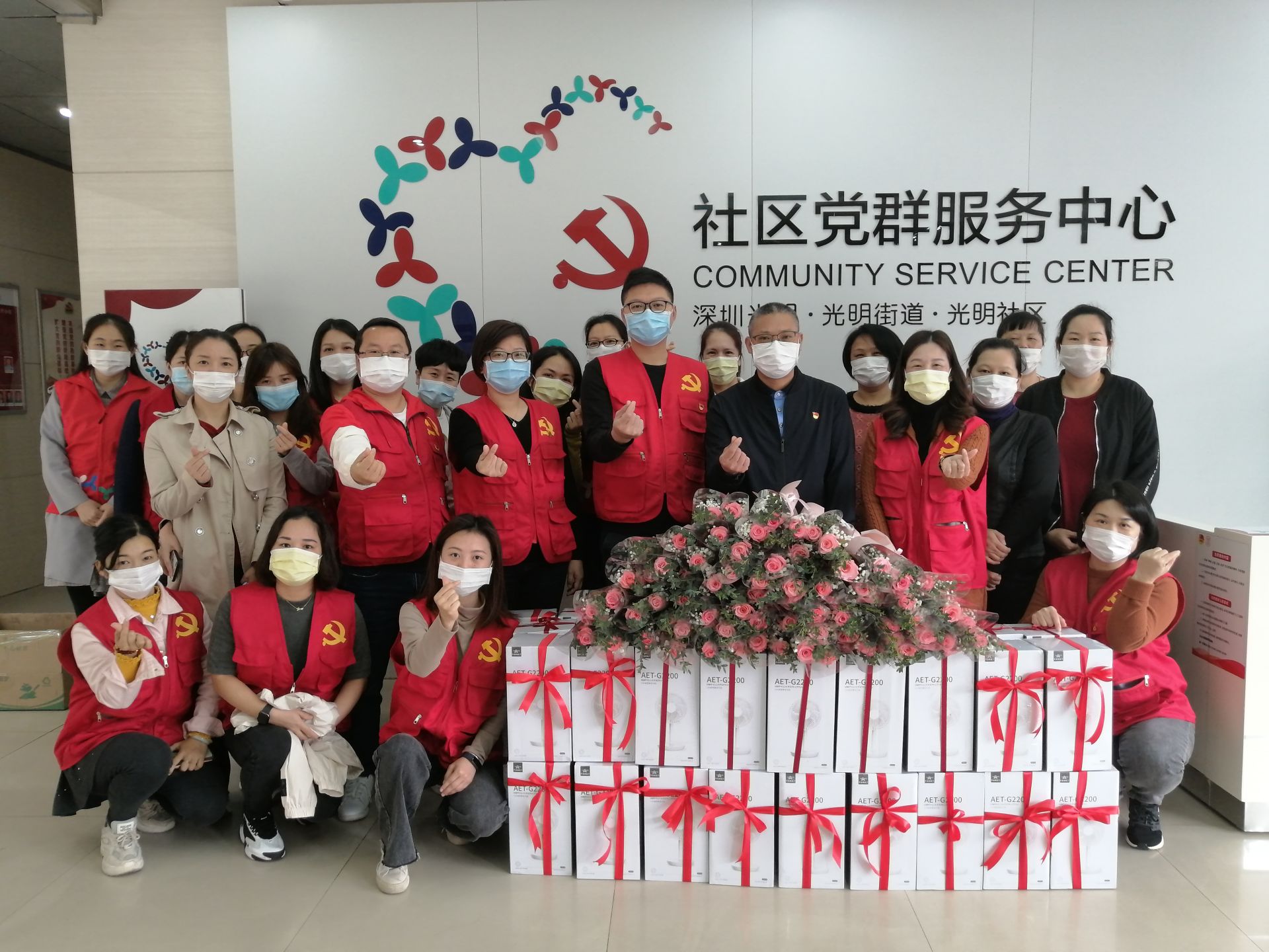 光明社区：铿锵玫瑰，绽放“疫”线
