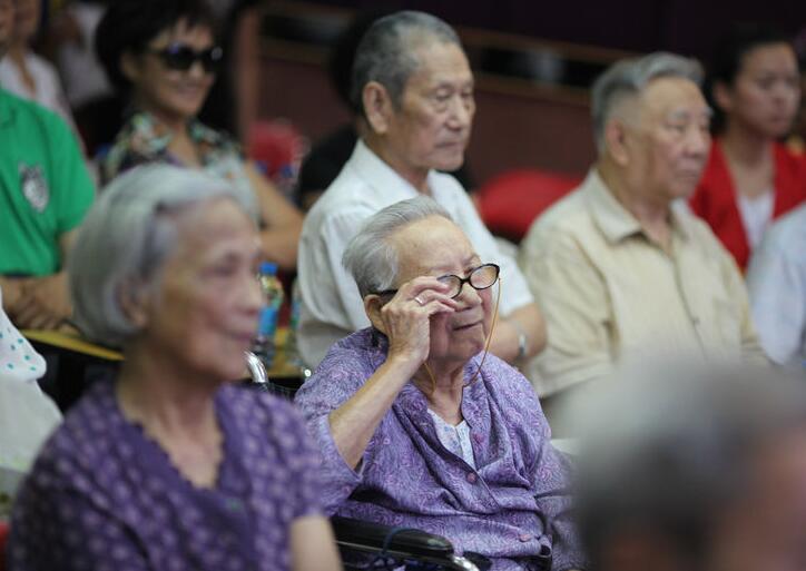 做战疫“贴心人”，南山绿色通道关爱养老机构老人