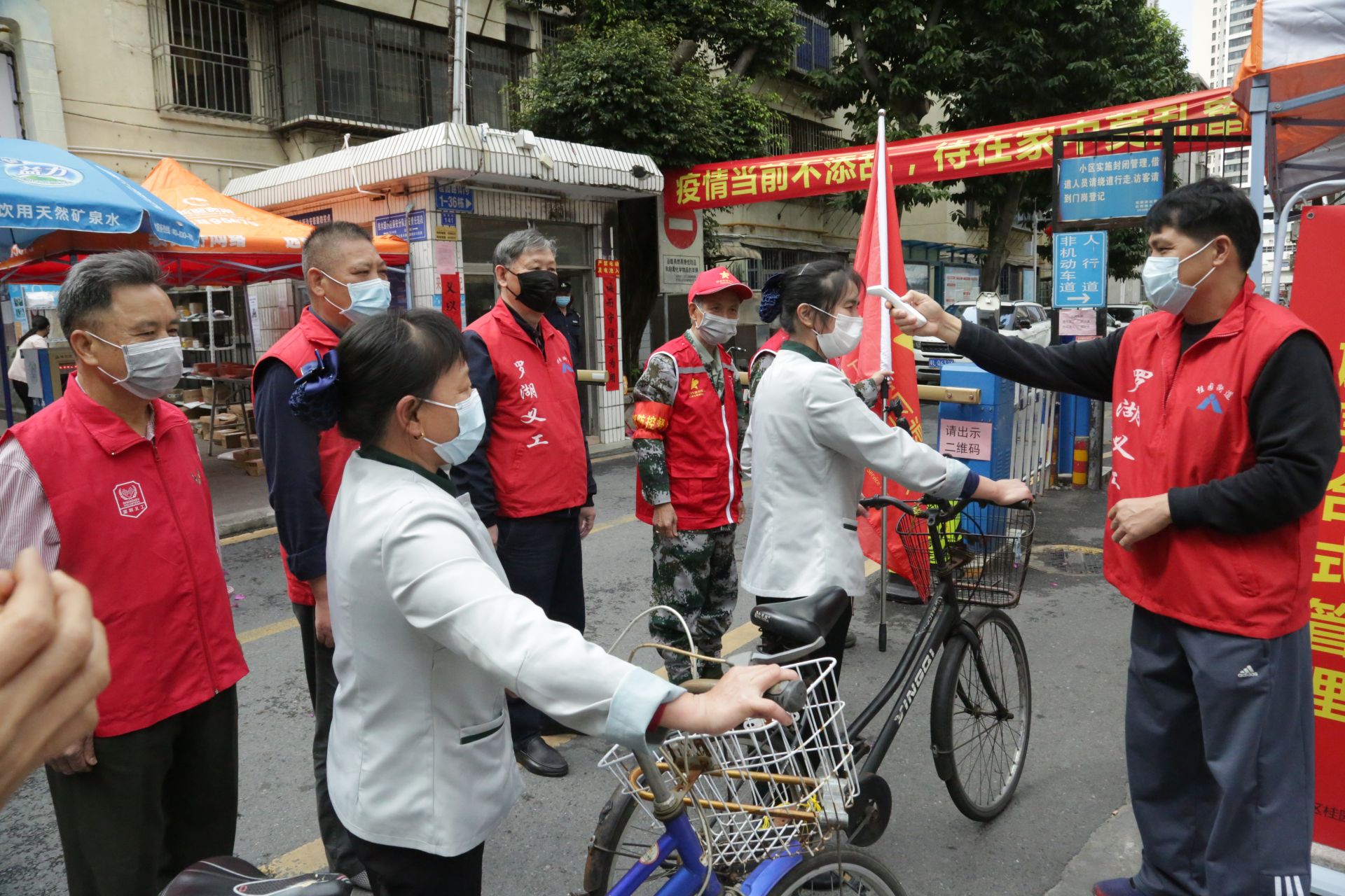 “老兵战队”吹响战疫冲锋号 罗湖区数千名退役军人志愿投身疫情防控一线