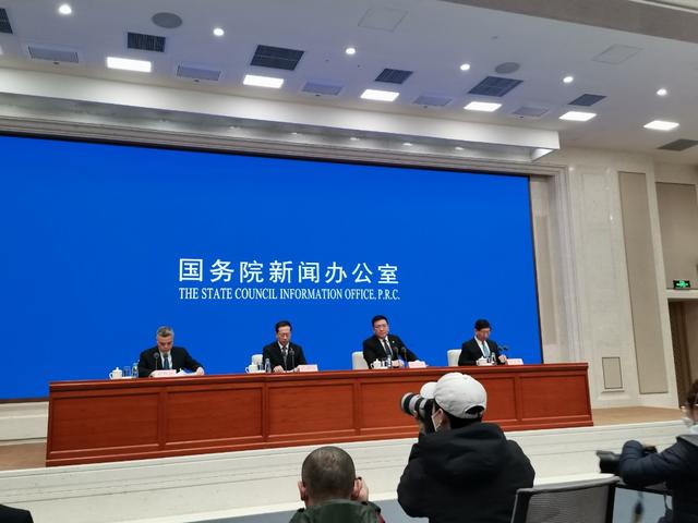外交部：已从世界各地协助接回1300余名滞留海外中国公民