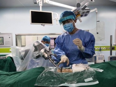 南科大医院天玑手术机器人“小玑”复工