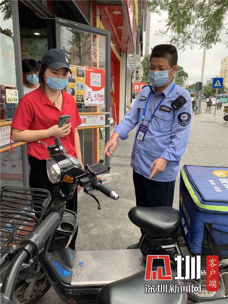 平南社区网格员配置执法记录仪 多管齐下助力网格化管理