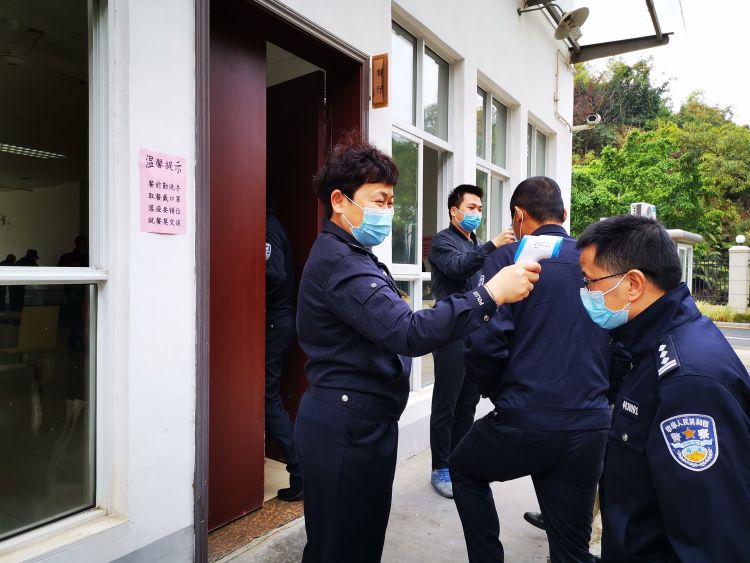 深圳强戒二所许醒华：“白衣战士”历经“非典”，再战新冠肺炎