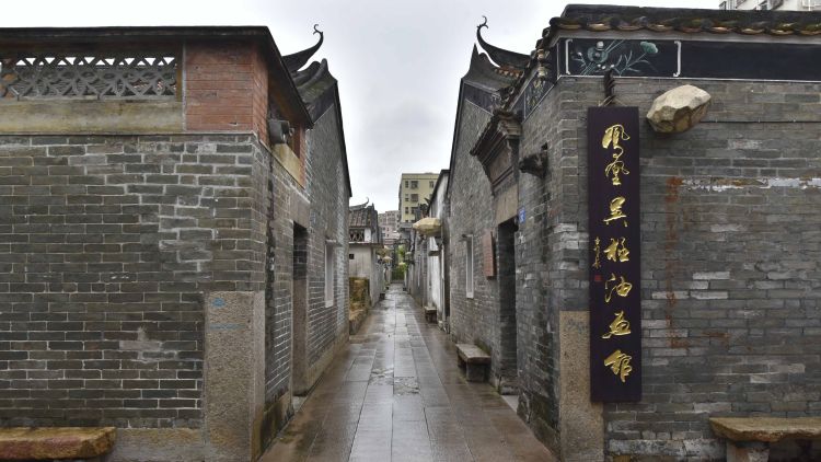 约有古建筑360座，凤凰古村入选深圳首批历史风貌区保护名录