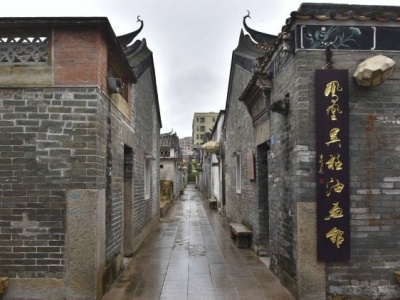约有古建筑360座，凤凰古村入选深圳首批历史风貌区保护名录