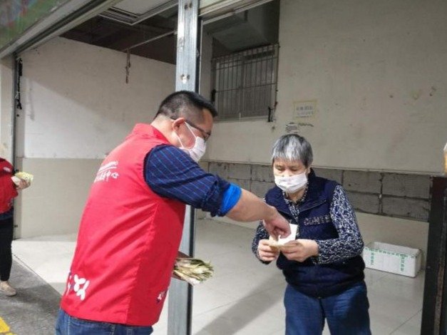 龙城街道黄阁坑社区书记沈宜雄：守护+服务，硬汉也柔情