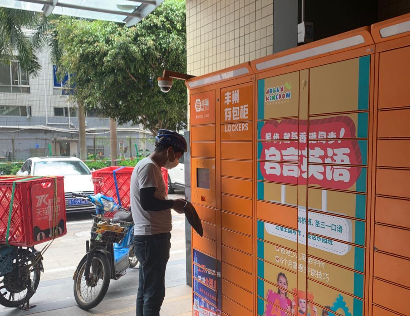 外卖快递可进小区，送上门还需再等等