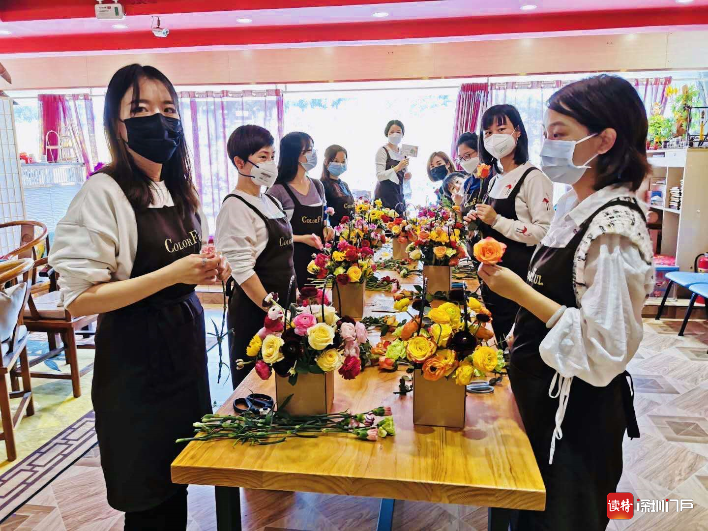 鲜花献给战疫一线女神 她们是最美的“逆行者”