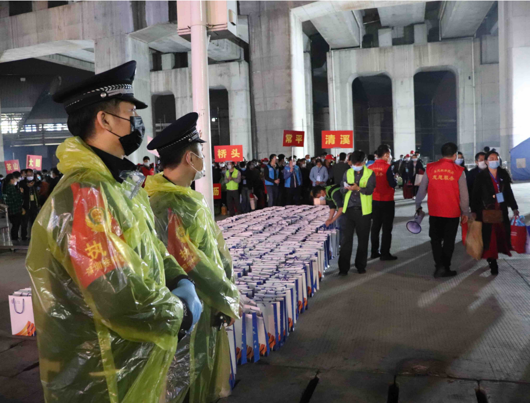 首趟荆州返莞“复工专列”抵达，虎门铁警助力旅客安全出站