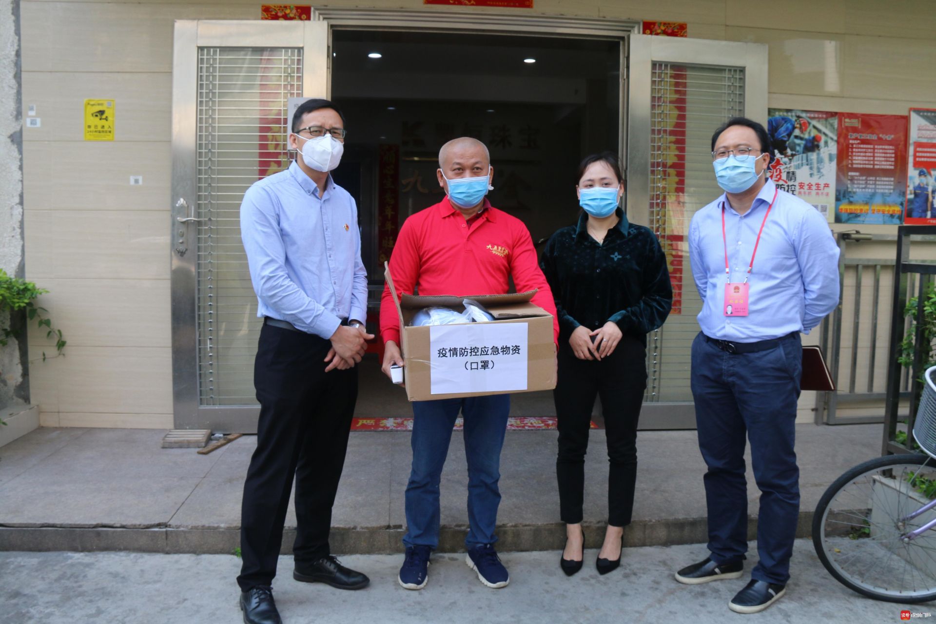 进社区小区、进企业、进门店、进商超，东晓街道组织人大代表助力防疫复产