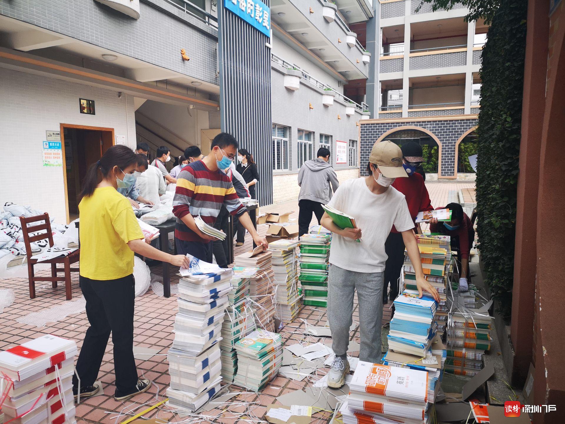 快递“温暖”｜光明区东周小学为学生快递课本到家!  