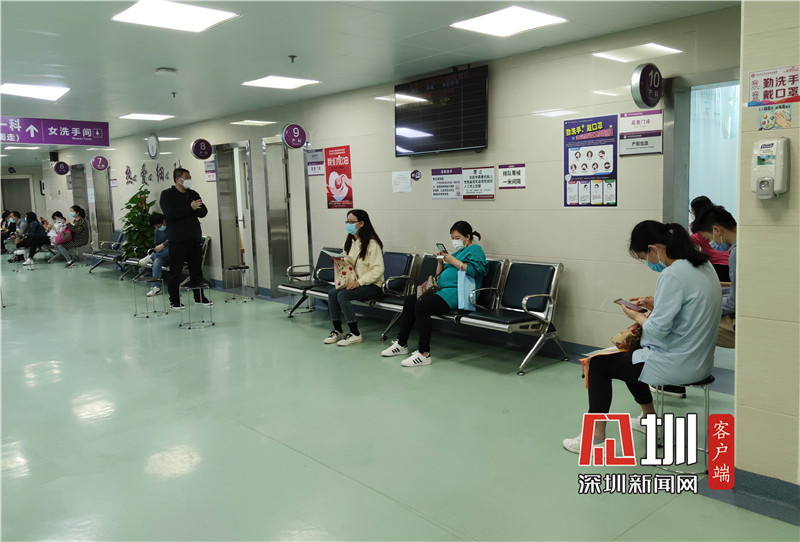 龙岗区妇幼保健院为患者家属设置等候休息区