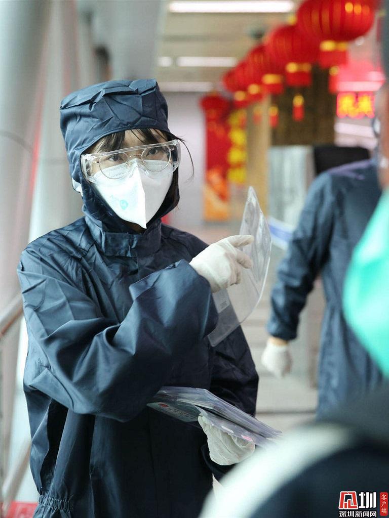 是女儿是妻子是母亲也是战士 国门线上她们似铿锵玫瑰绽放