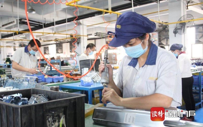 ​光明区工矿企业复工率达97.2% 无论是项目建设现场还是企业园区，都呈现出一派繁忙景象  