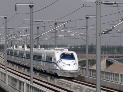 深茂铁路深圳至江门段今年将开工建设，通车后深圳至茂名将由原来的近7小时缩短至3小时内