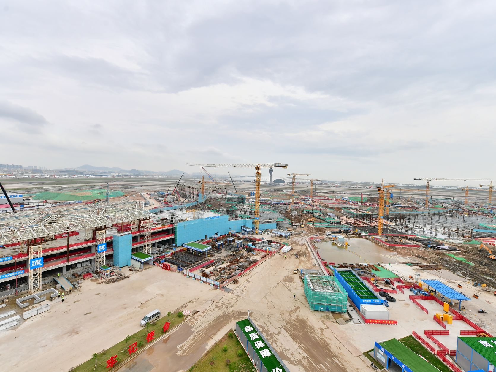 深圳机场新一期扩建工程加快建设 三跑道卫星厅新货站将带来哪些变化？