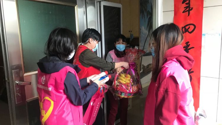 1600朵花献给最特别的她，新桥“她”力量撑起战疫“半边天”