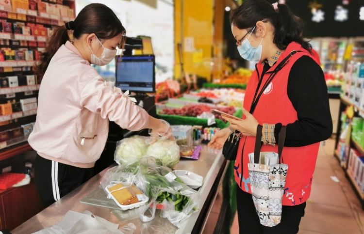 黄麻布社区巾帼逆行者雷日霞: 化悲痛为抗“疫”路上前进的动力  