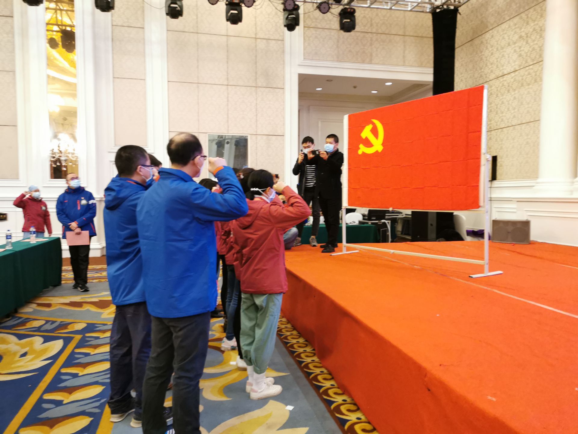战疫中接受洗礼 危难中践行使命