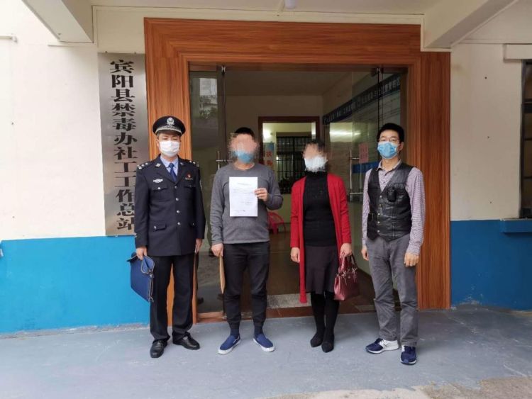 1300公里18个小时，深圳强戒二所干警护送解戒人员平安回家