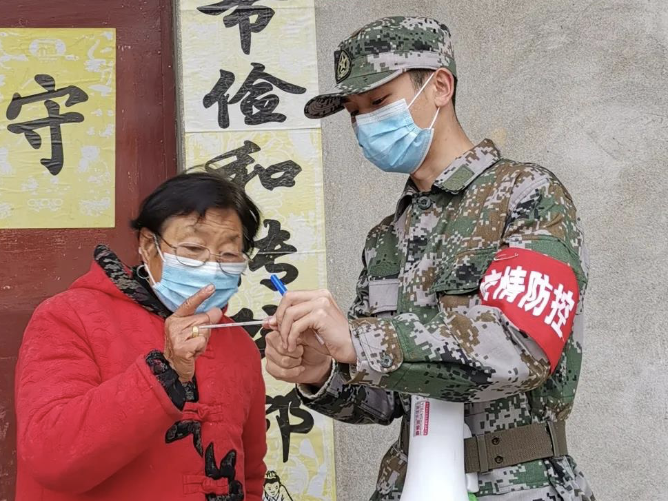 人在湖北、就地抗疫，他们是最美“警”色 