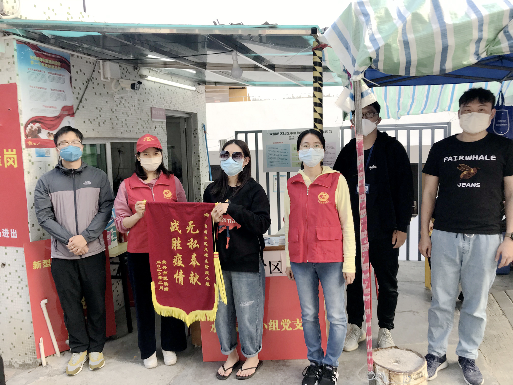 疫情中的暖心服务！南澳社区为居家观察人员代买菜、运垃圾、测体温…… 