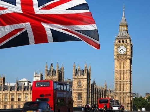 英国将征集18,000名学生加入抗疫医疗团队 