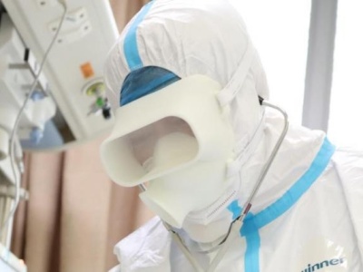 （重）蛇口医院创新中心研发3D打印防护面罩，目前已投入临床使用