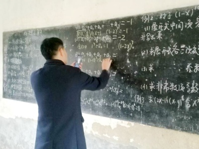 视频 | 深圳老师牛棚里的直播云课堂