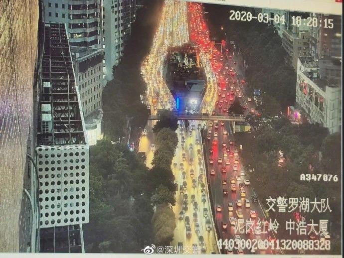 复工车流出行更集中 错峰出行可避堵，深圳交警“信号灯”新措施提升通行效率