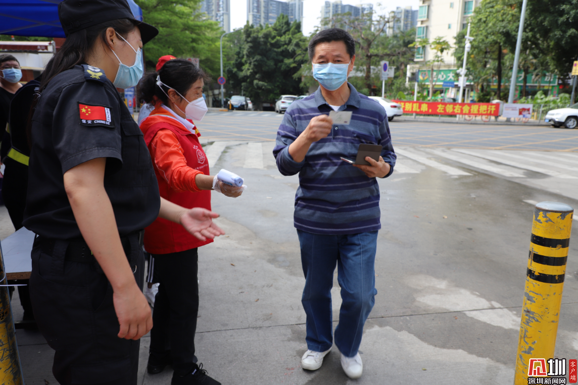 “线上亮码+线下测温”进社区 南山龙光社区9岗亭今日全恢复进出