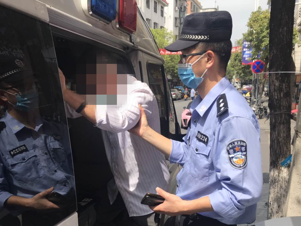 老奶奶找不到老伴，慌了！宝安警方迅速行动助老人一家团聚