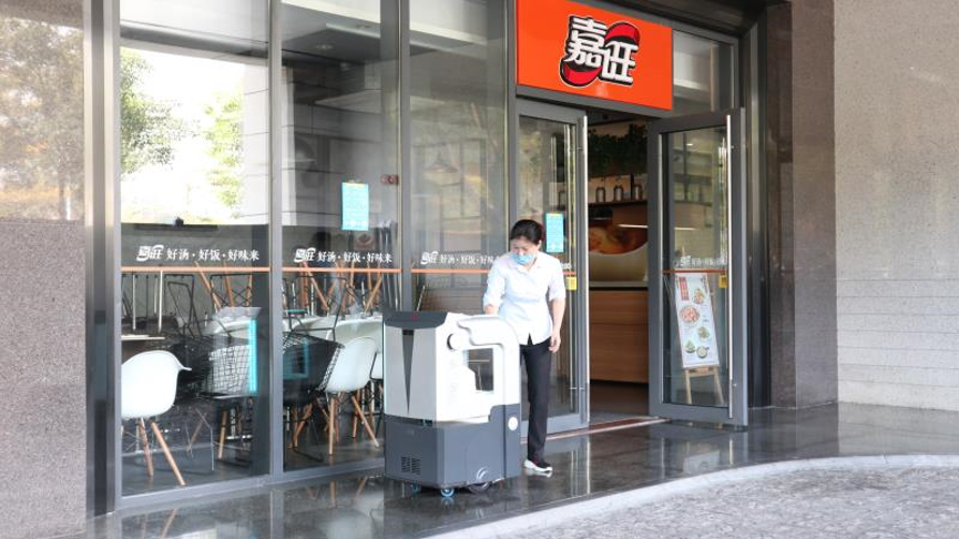 会配送能杀毒，新安机器人“优小弟”疫期显身手