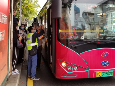深圳巴士集团40台运力迅速集结  圆满完成地铁应急接驳任务
