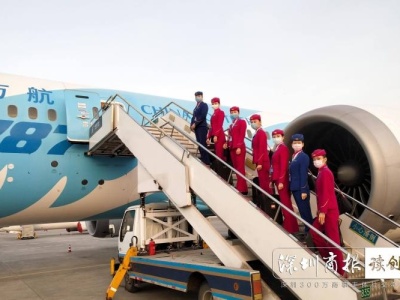 南航执行首个驰援湖北医疗队返程包机，护送新疆医护人员回家