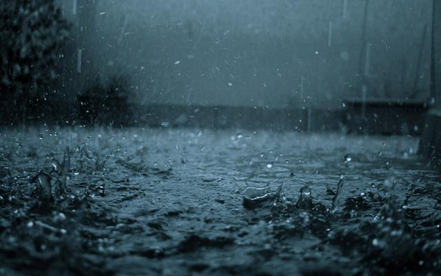 @深圳人，雷电+暴雨+八级大风即将来袭！明后天外出做好防护