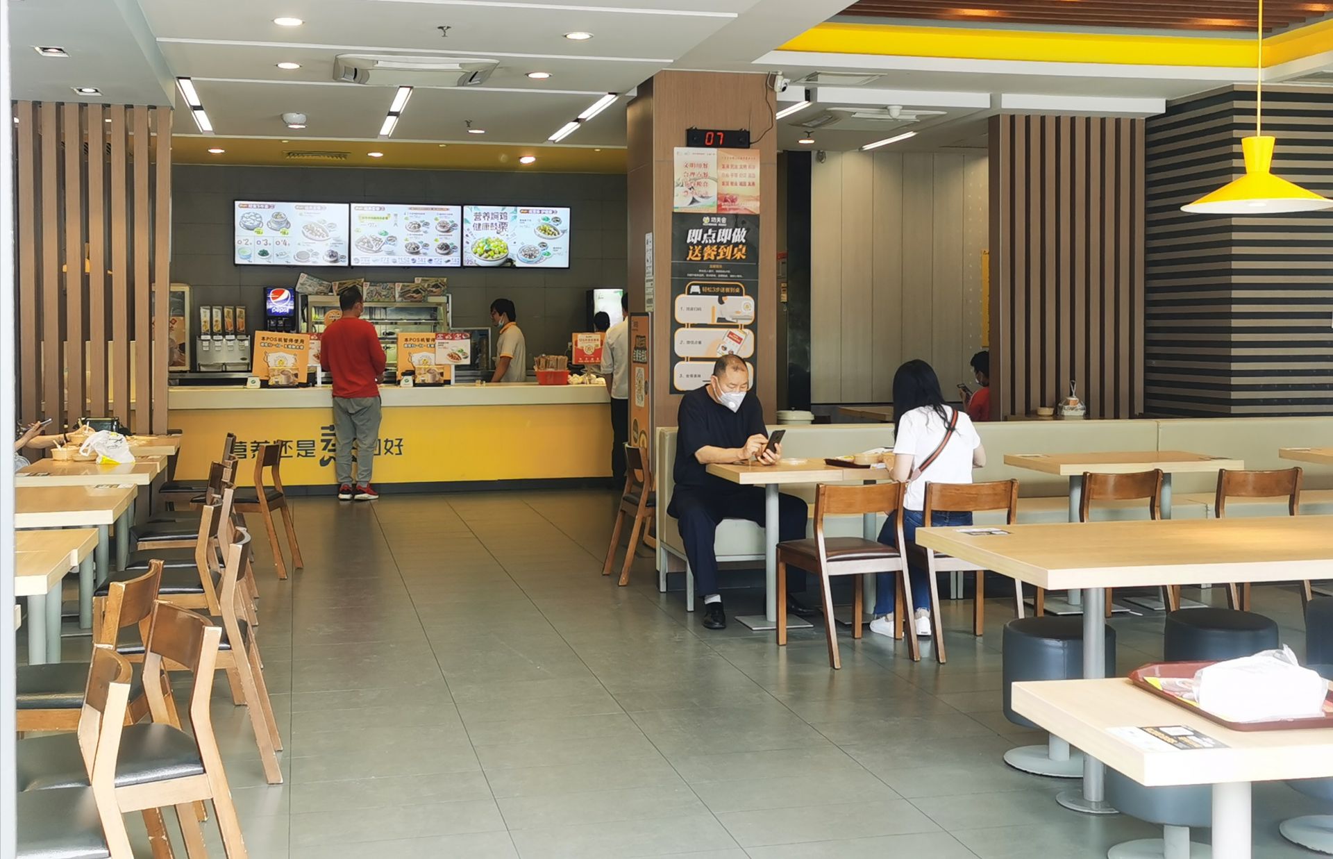 东莞解禁“堂食”，长安餐饮店“摩拳擦掌”