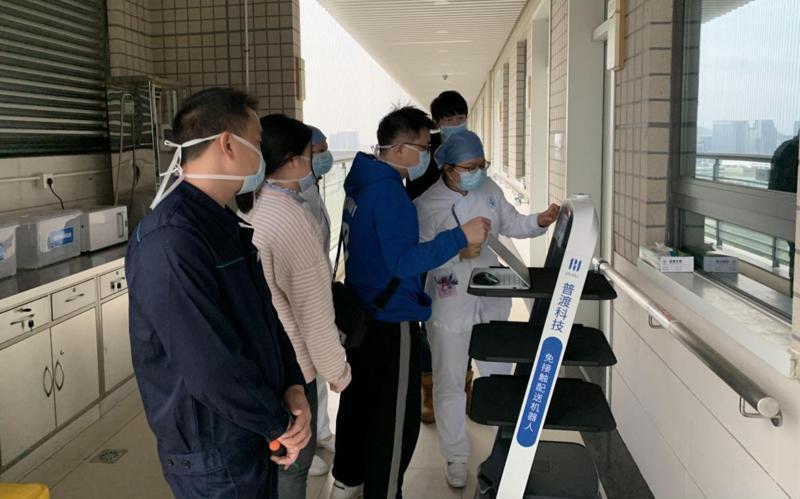 科技抗疫，深企将这批不戴口罩的“逆行者”送进一线医院