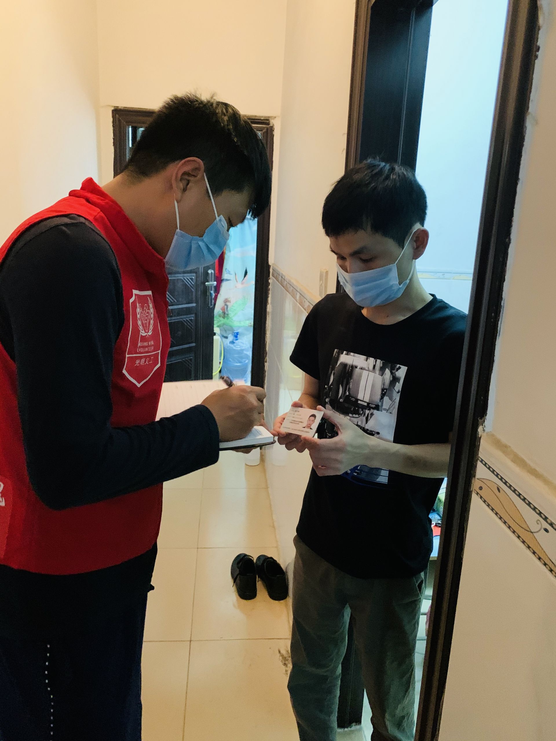 凤凰街道热心楼长麦桂森助力社区抗疫二三事