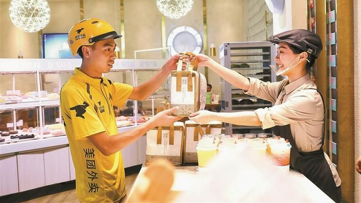 美团2019年收入同比增五成，外卖佣金八成给骑手发工资