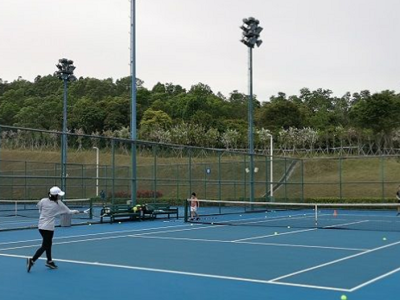 龙岗区体育中心网球场开放，实行网上预约