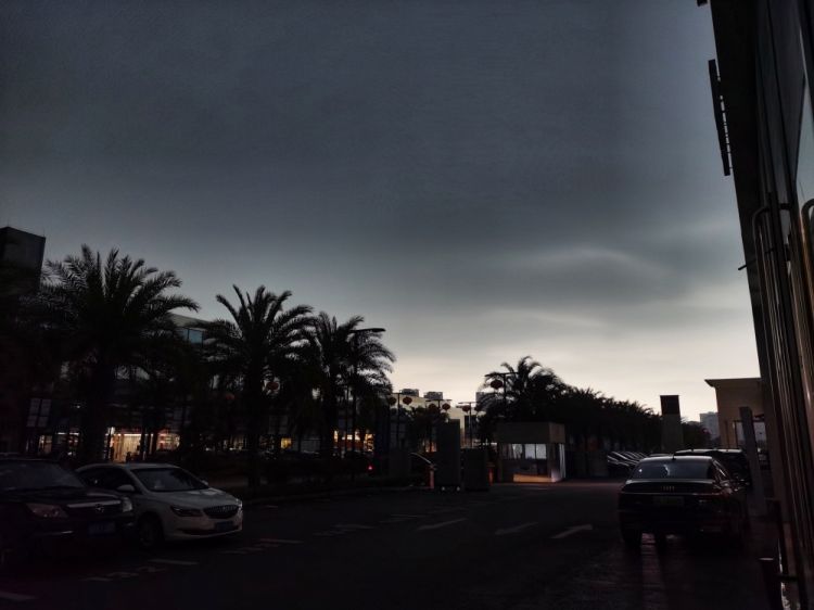 8级阵风加雷雨 深圳今天“湿”透了！