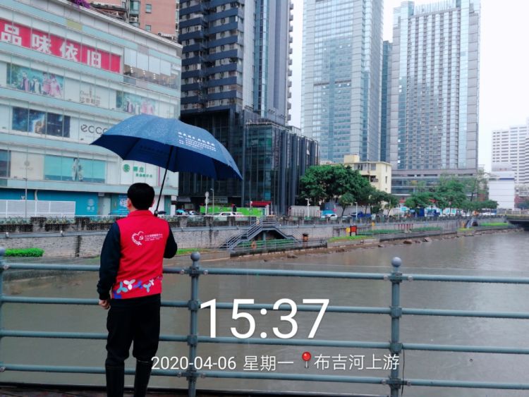 预防灾害发生，人民桥社区排查汛期隐患