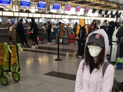 终于！经历了约30小时，这位深圳女留学生从纽约飞回了深圳