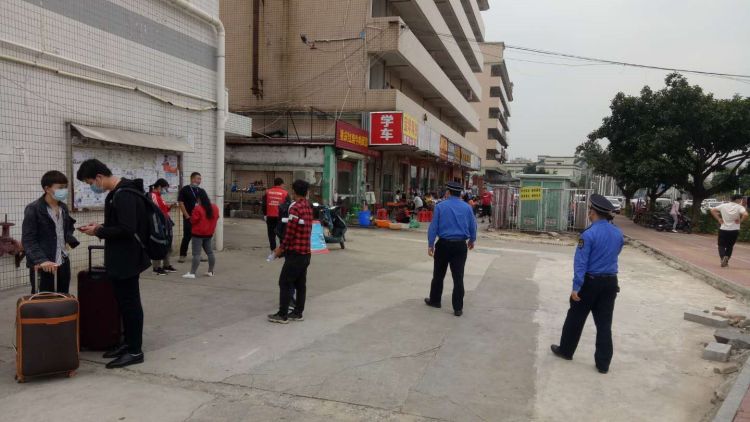 路边占道“招兵买马”？燕罗街道专项整治引导规范招工