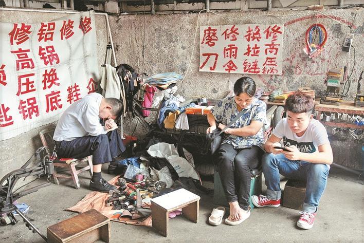 深圳影像志 | 城中村的维修店（2010年）